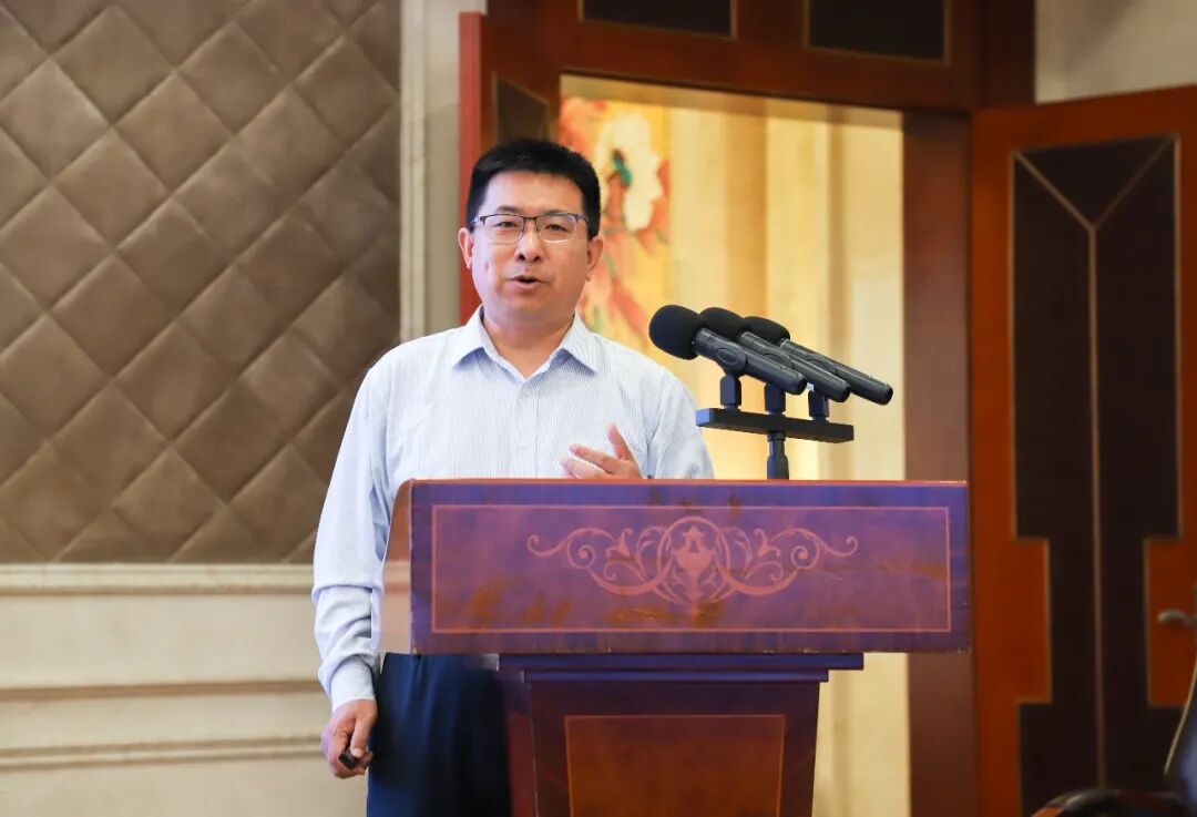 主旨报告一：上海师范大学会展经济与管理专业负责人赵中华《数智无界，育见未来：构建长三角数字会展产教融合新生态》